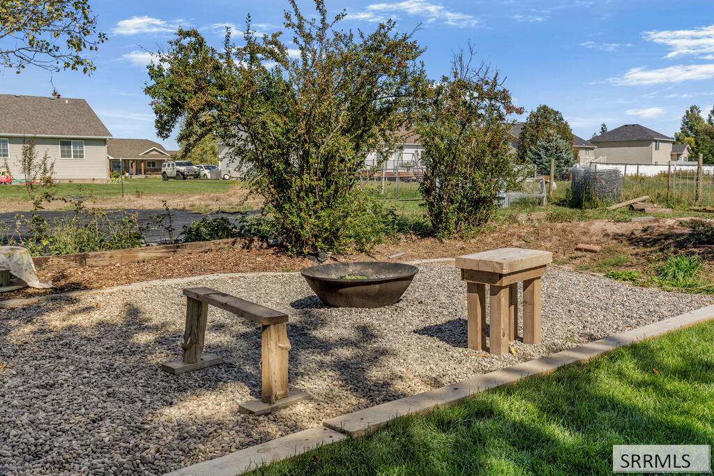 939 S 45th E Property Photo 40