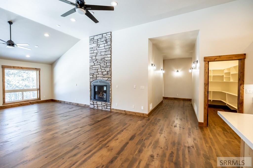 4460 Brody's Cove Property Photo 6