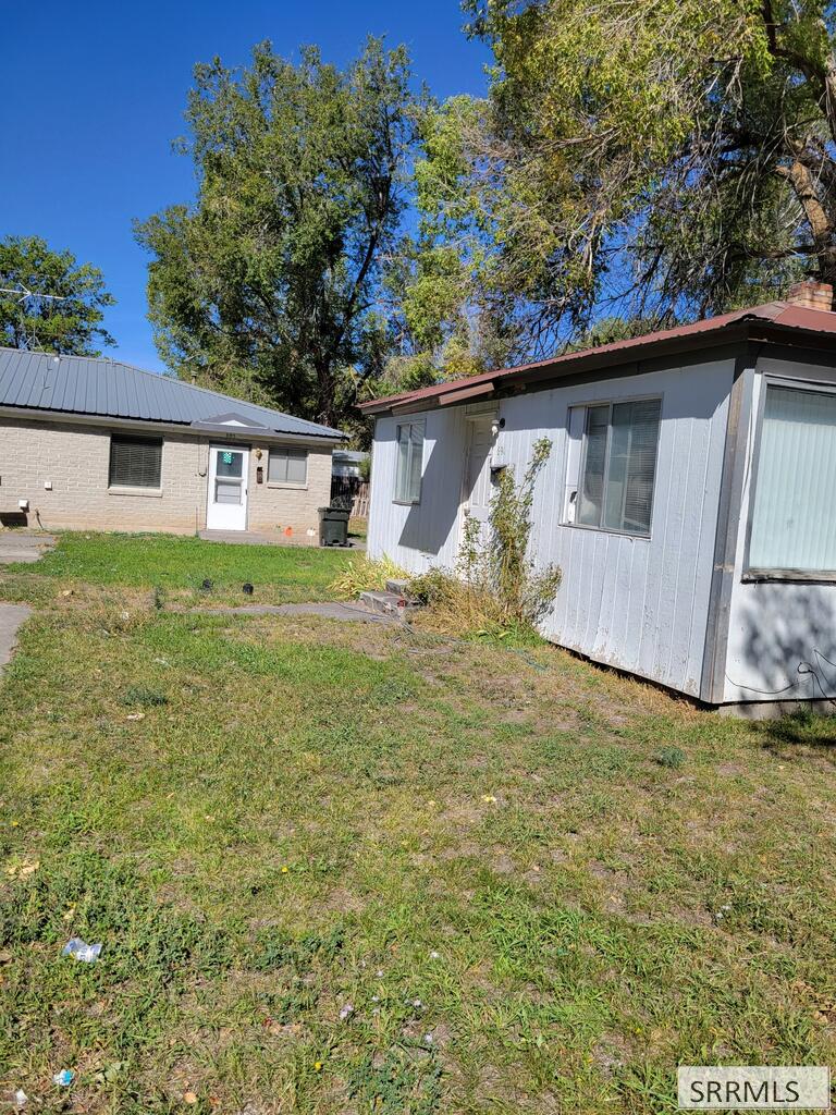 695 S Stout Property Photo 3