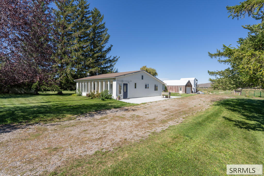 3695 E 700 N Property Photo 1