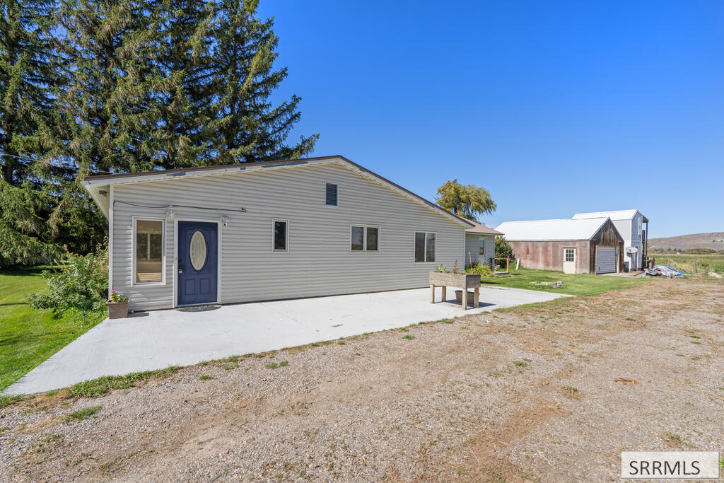 3695 E 700 N Property Photo 6