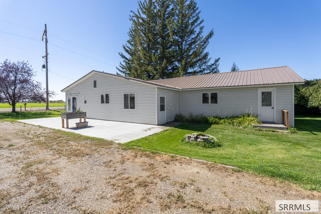 3695 E 700 N Property Photo 7