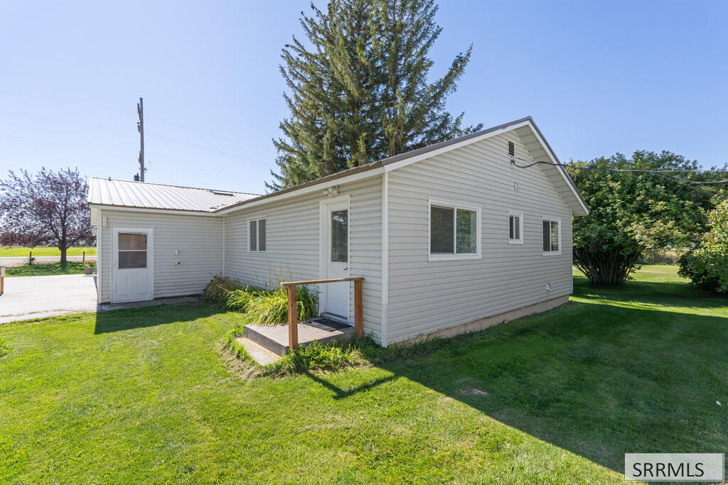 3695 E 700 N Property Photo 11