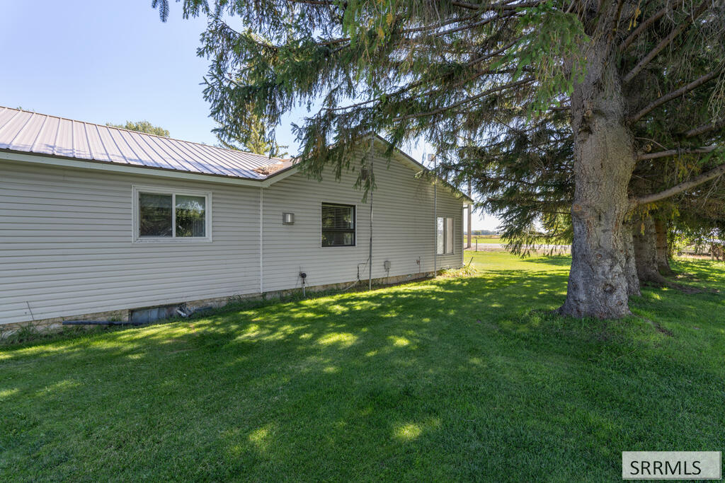 3695 E 700 N Property Photo 12