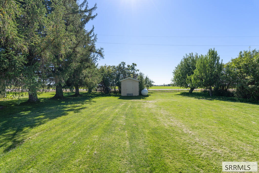 3695 E 700 N Property Photo 13