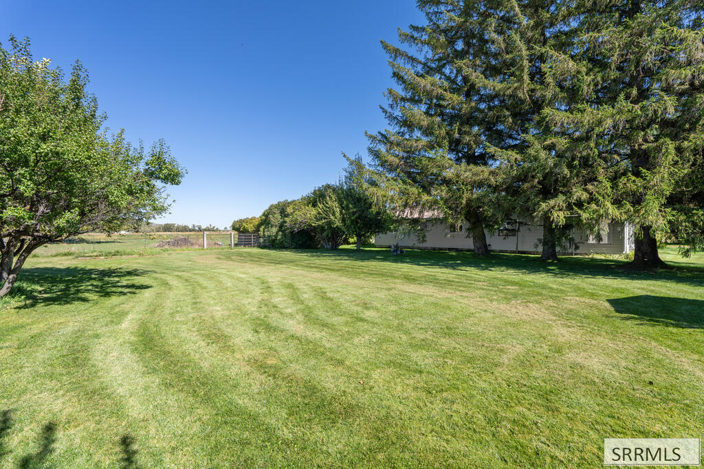 3695 E 700 N Property Photo 58