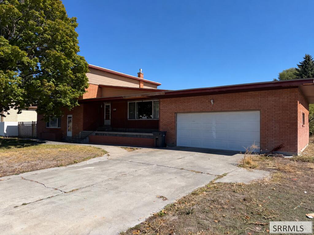 1235 Terry Drive Property Photo 2