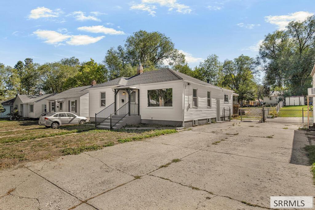 77 Cottonwood Avenue Property Photo