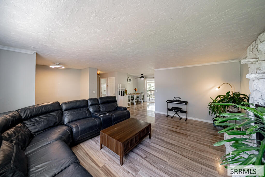 561 E 1200 N Property Photo 14