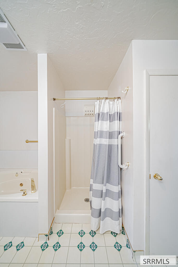 561 E 1200 N Property Photo 32