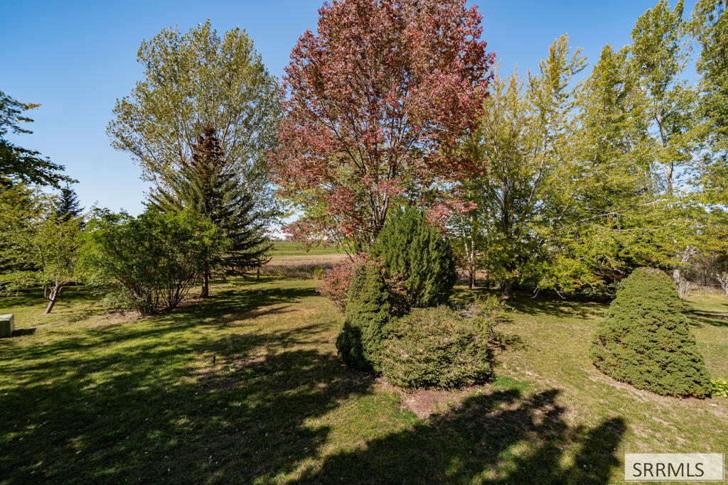 561 E 1200 N Property Photo 53