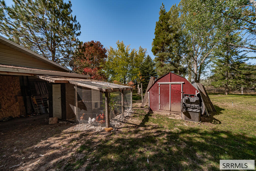 561 E 1200 N Property Photo 55