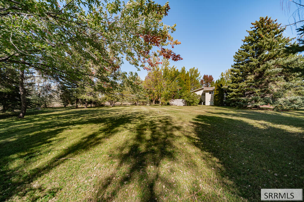 561 E 1200 N Property Photo 56
