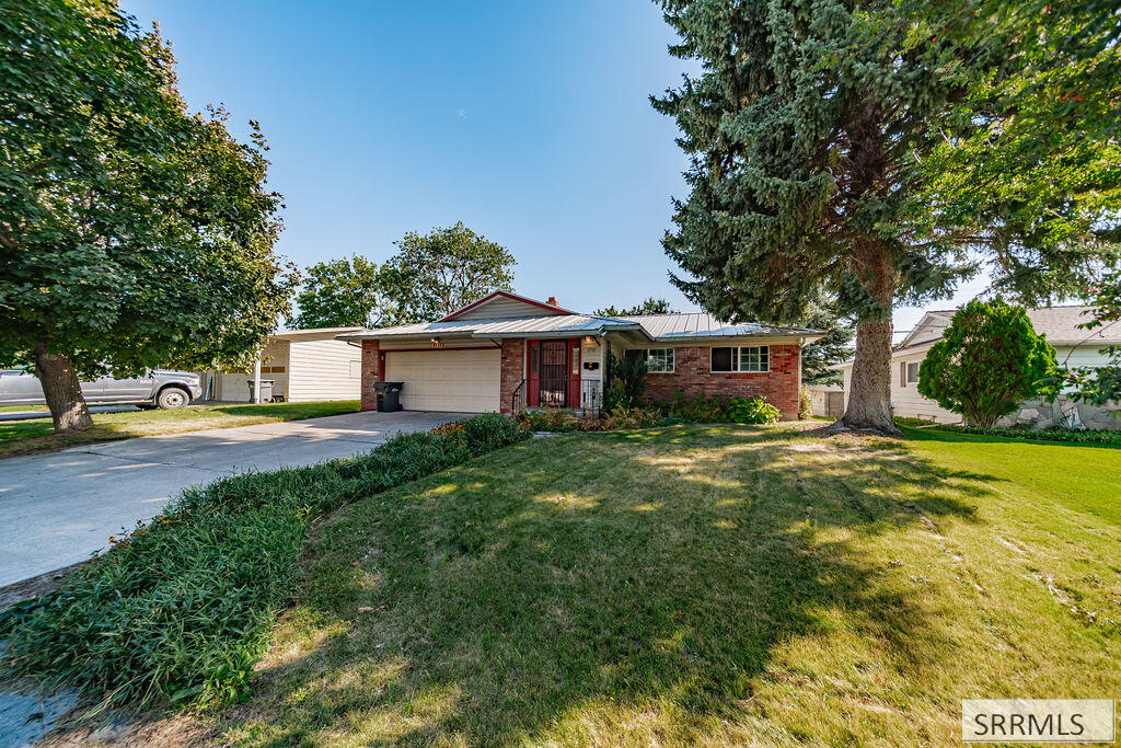 1711 Whitney Street Property Photo 3