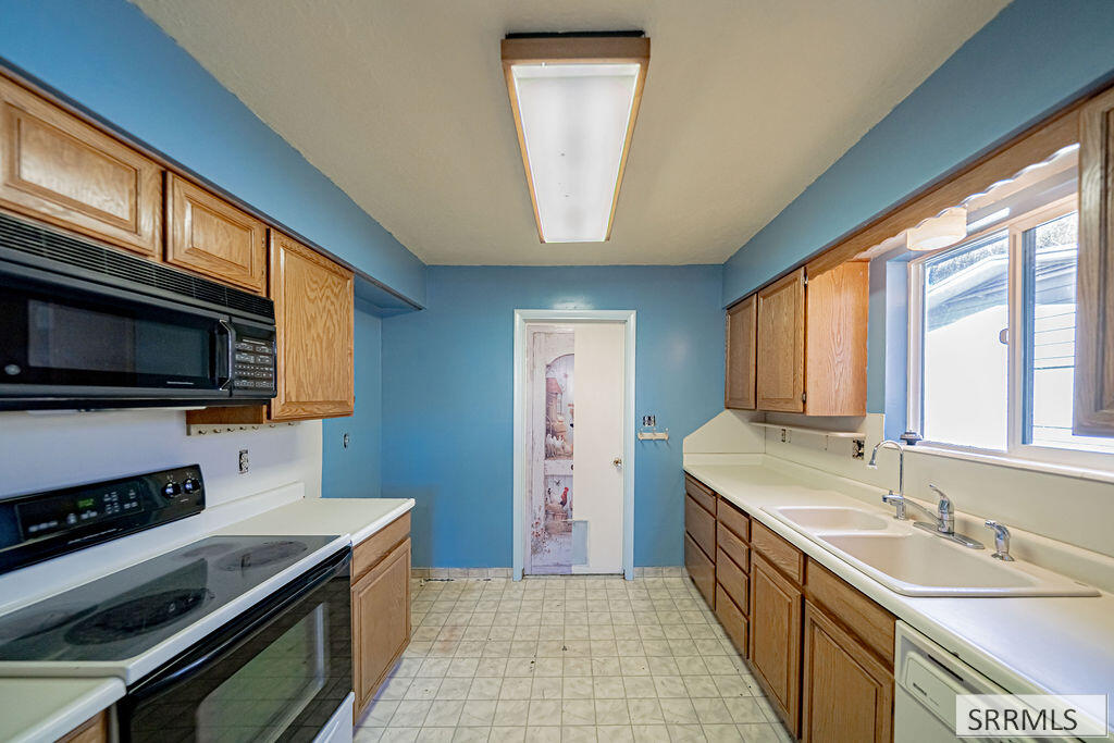 1711 Whitney Street Property Photo 15