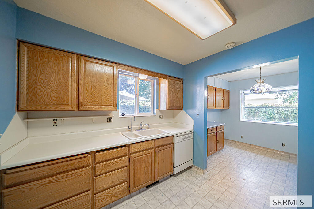 1711 Whitney Street Property Photo 17