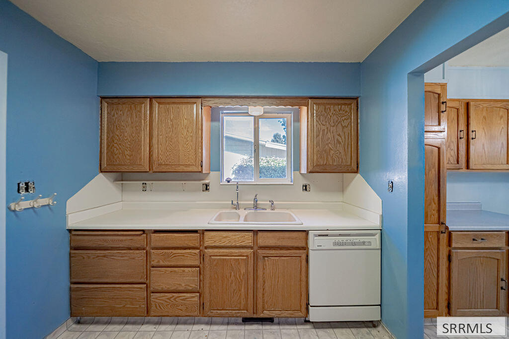 1711 Whitney Street Property Photo 18