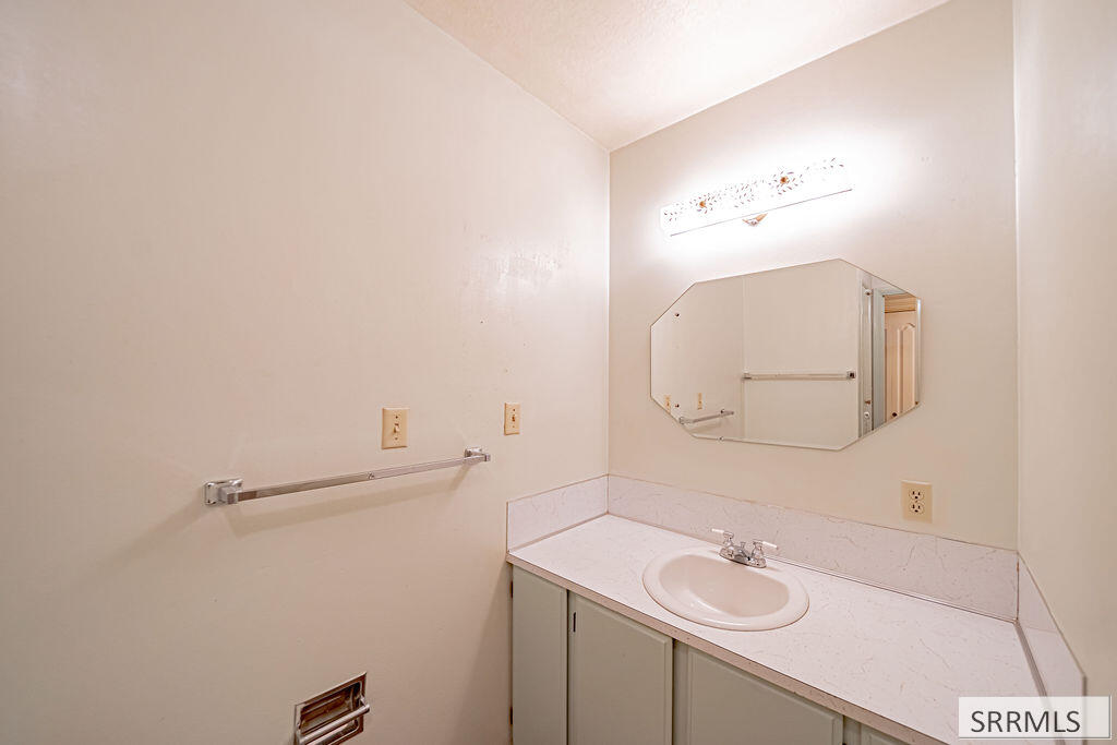1711 Whitney Street Property Photo 24