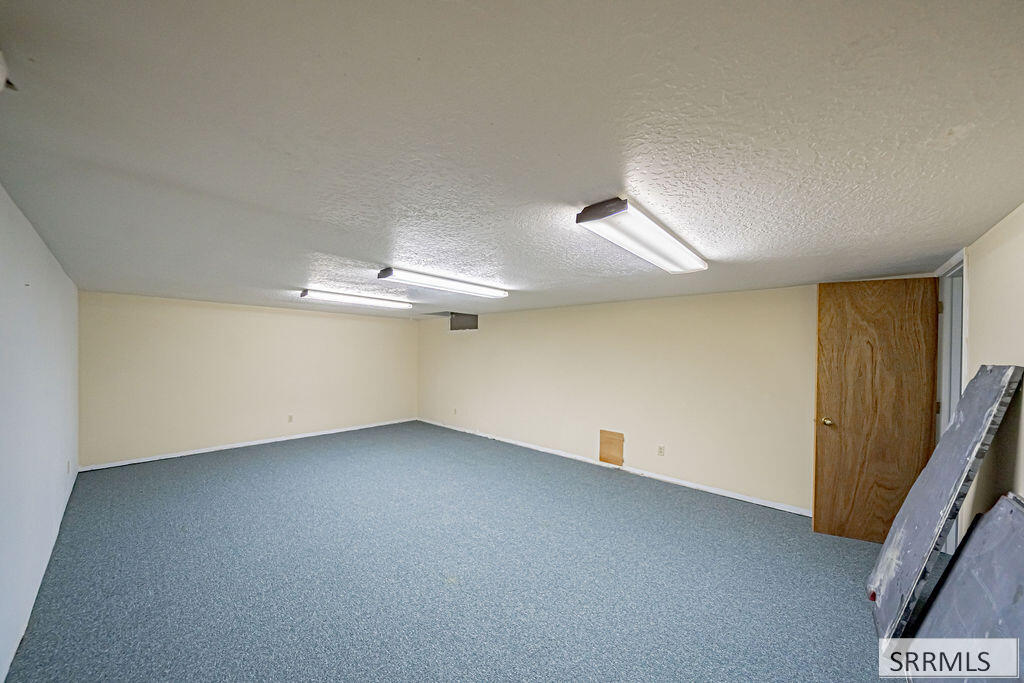 1711 Whitney Street Property Photo 41