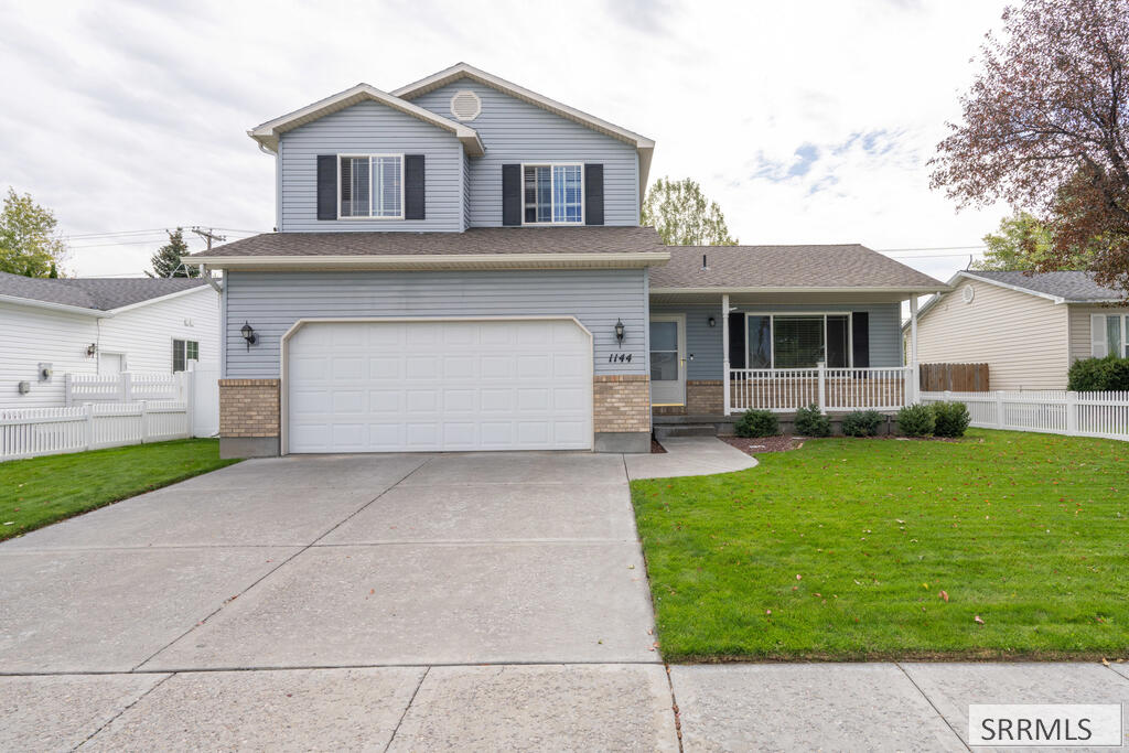 1144 Clarence Drive Property Photo 1