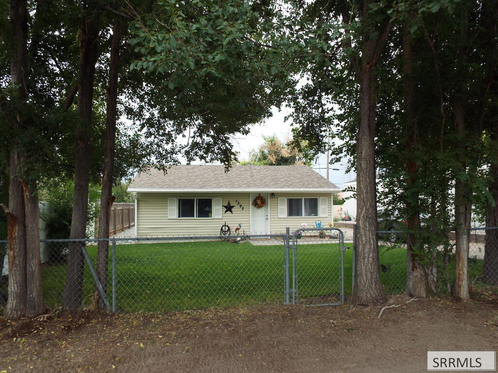 2189560 Property Photo 2