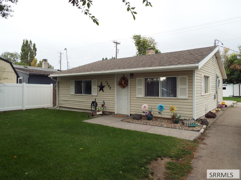 2189560 Property Photo 3