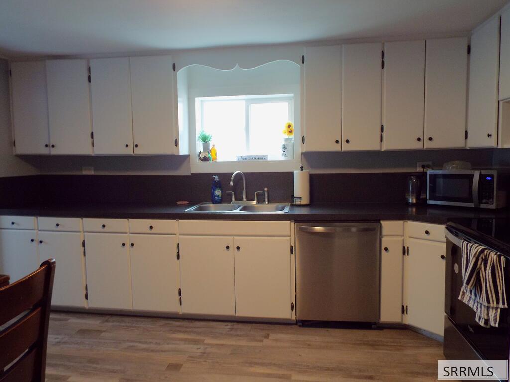 2189560 Property Photo 4