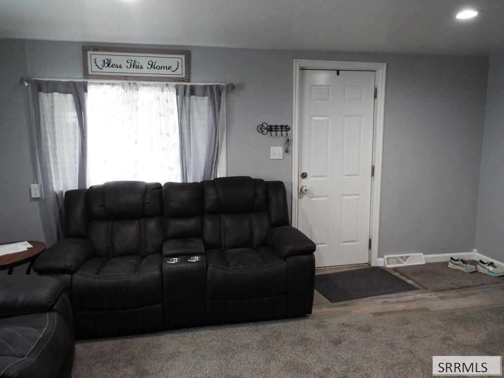2189560 Property Photo 9