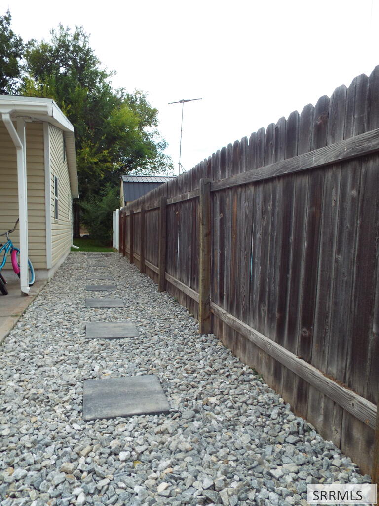 2189560 Property Photo 12