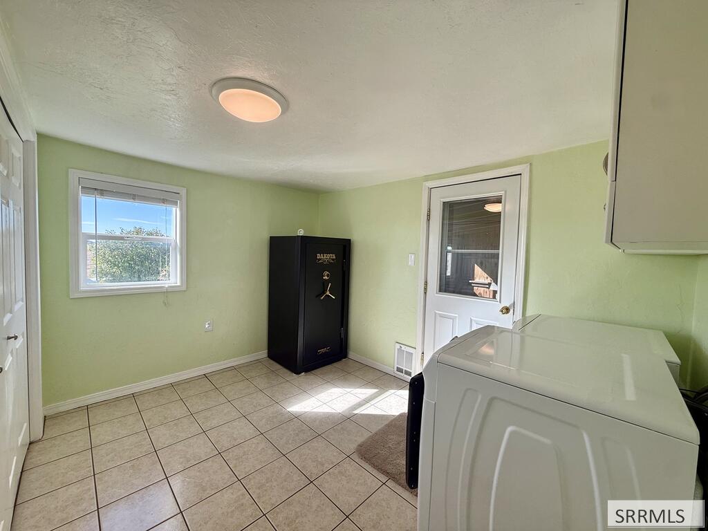 196 E 400 N Property Photo 13
