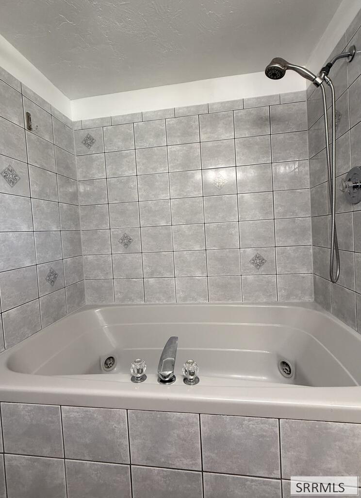 196 E 400 N Property Photo 18