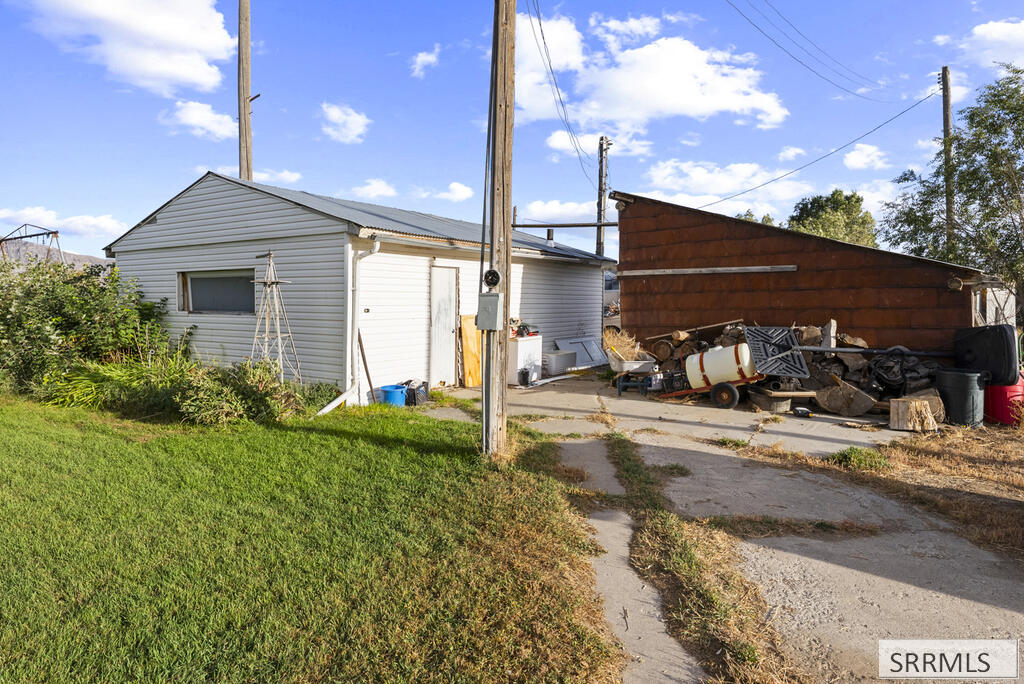3449 2700 N Property Photo 25