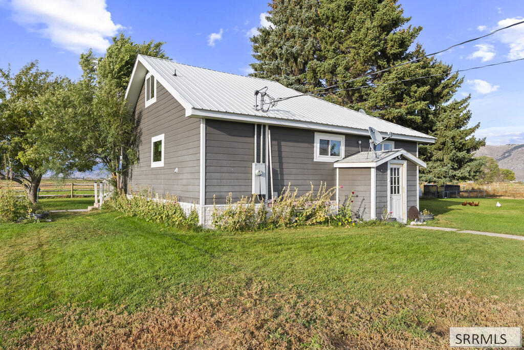 3449 2700 N Property Photo 36