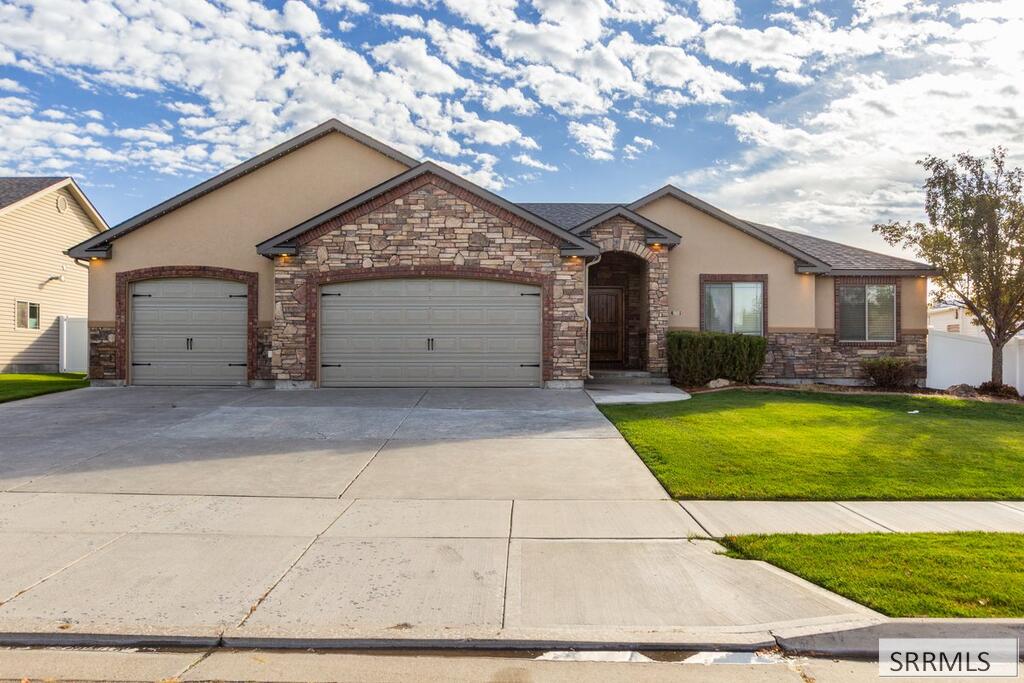 4001 Silverado Drive Property Photo 1