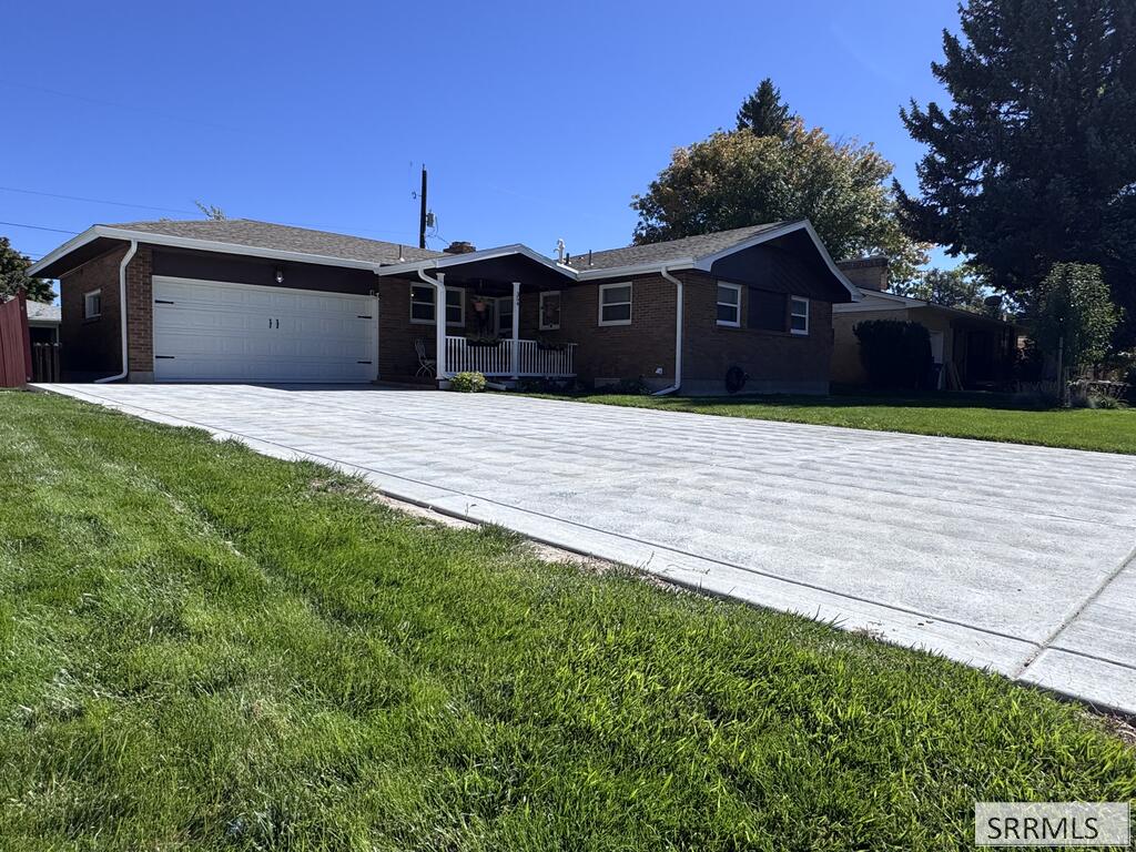 354 Pinon Drive Property Photo 2