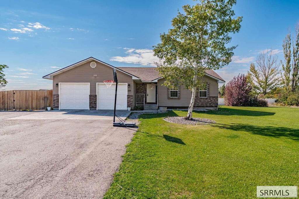 137 N 4000 E Property Photo 1