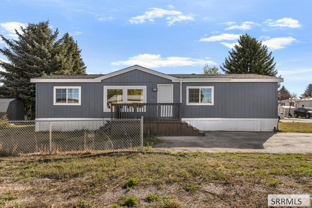 2133 E Pinetree Circle Property Photo 1