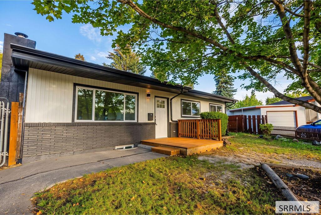 272 Valley Drive Property Photo 1