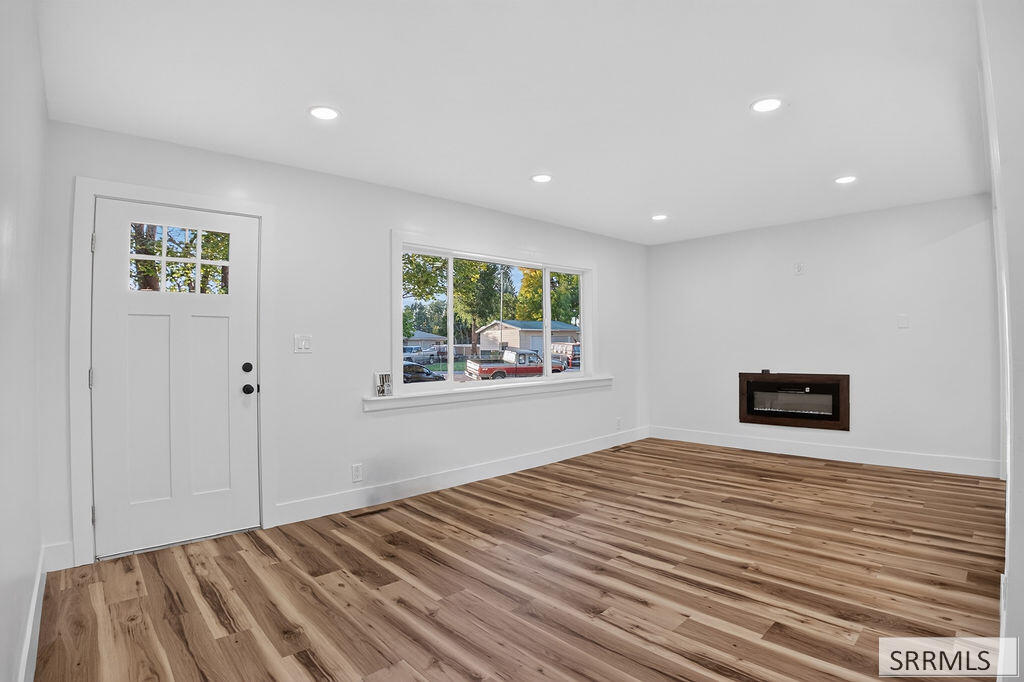 272 Valley Drive Property Photo 6