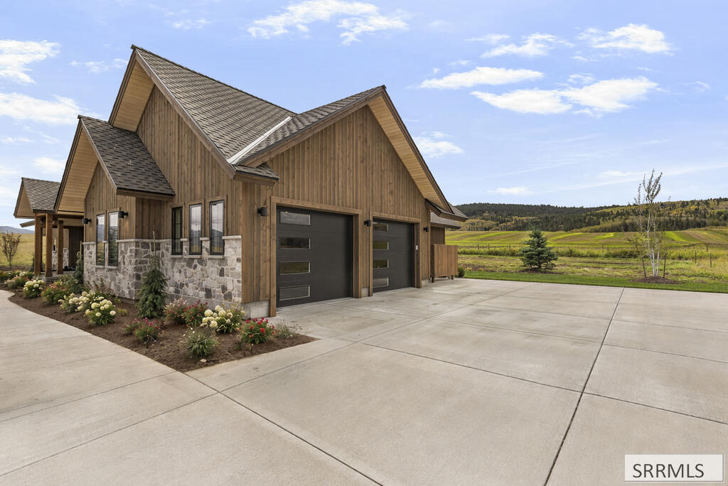 3351 Coneflower Circle Property Photo 2