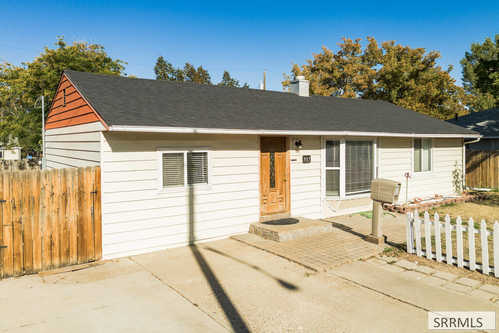 957 Willow Lane Property Photo 4