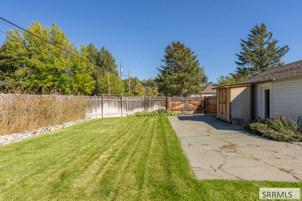 897 E 13th Street Property Photo 39