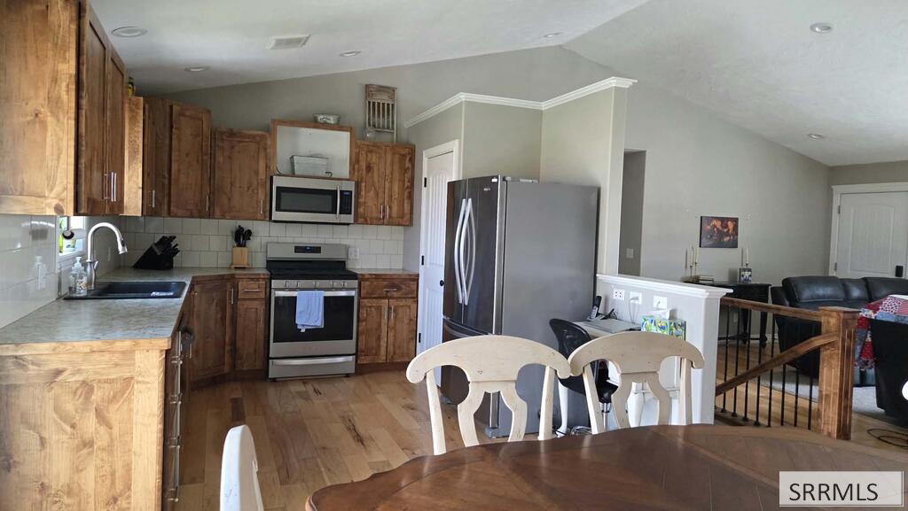 2427 E 500 N Property Photo 10