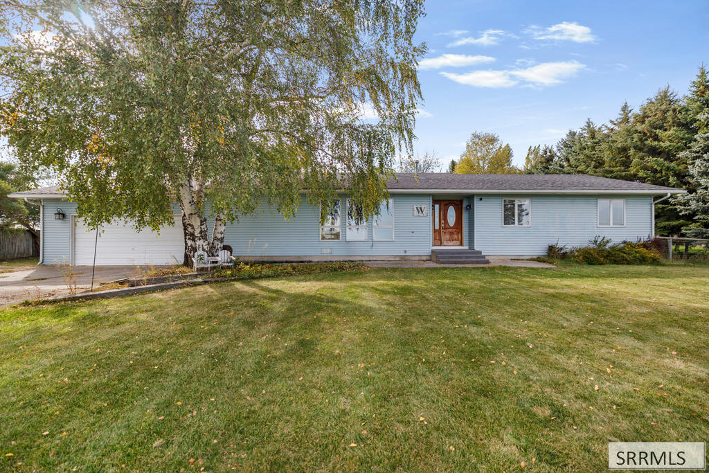 1181 Country Road Property Photo 1