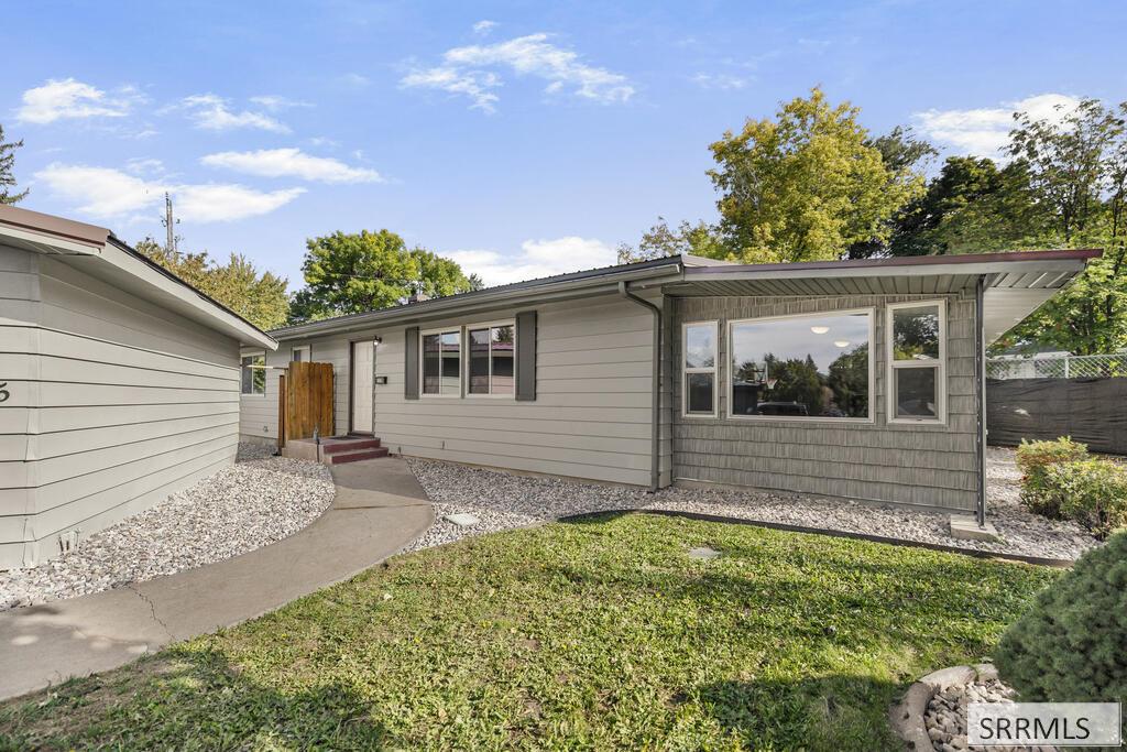 455 E 24th Street Property Photo 1