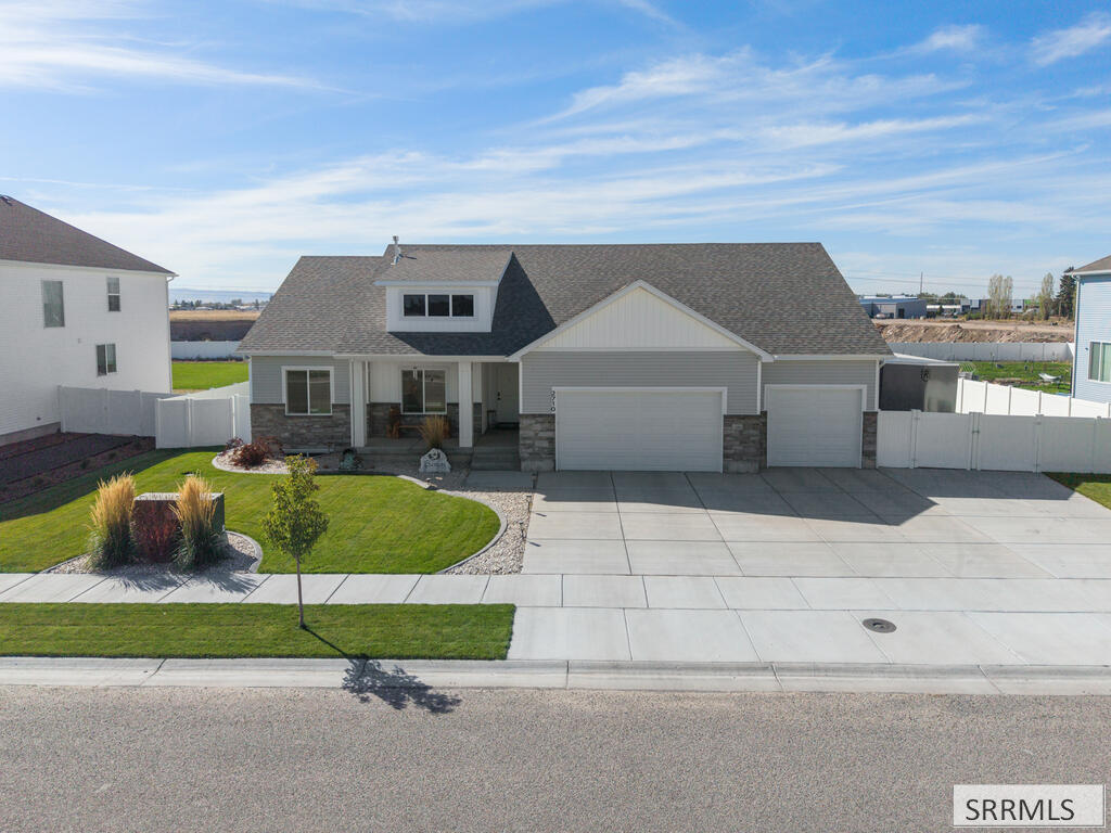 2710 E Larson Drive Property Photo 1