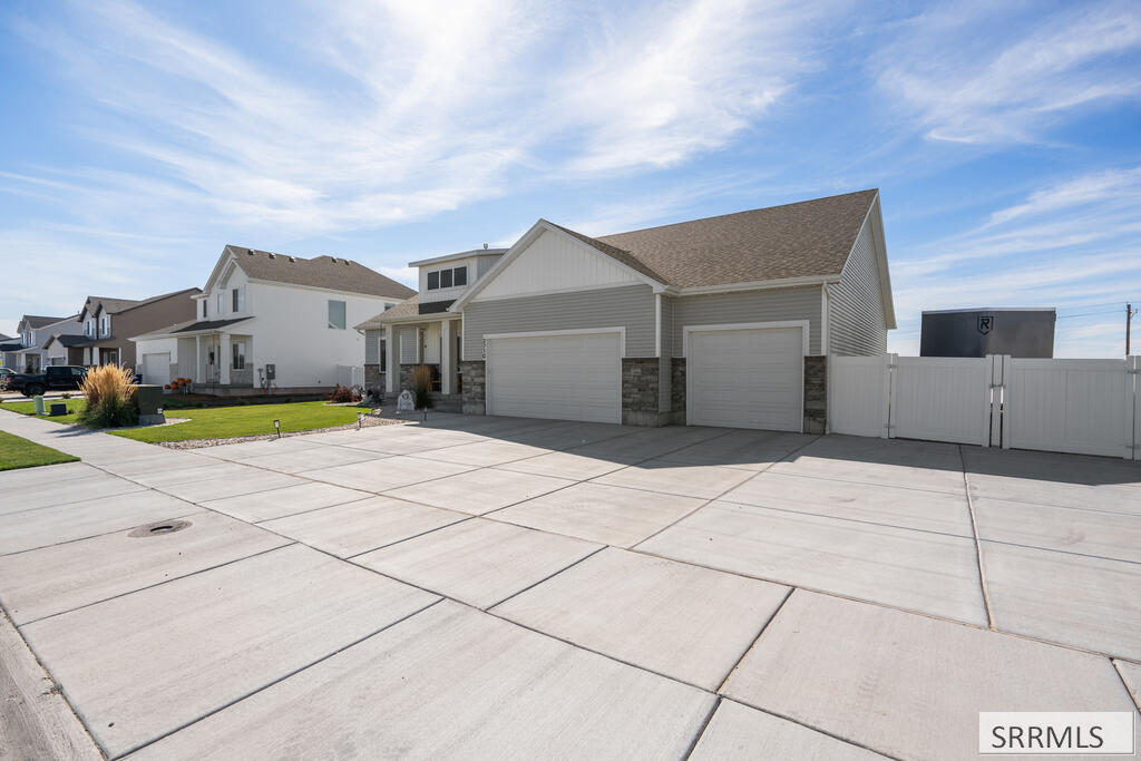 2710 E Larson Drive Property Photo 4