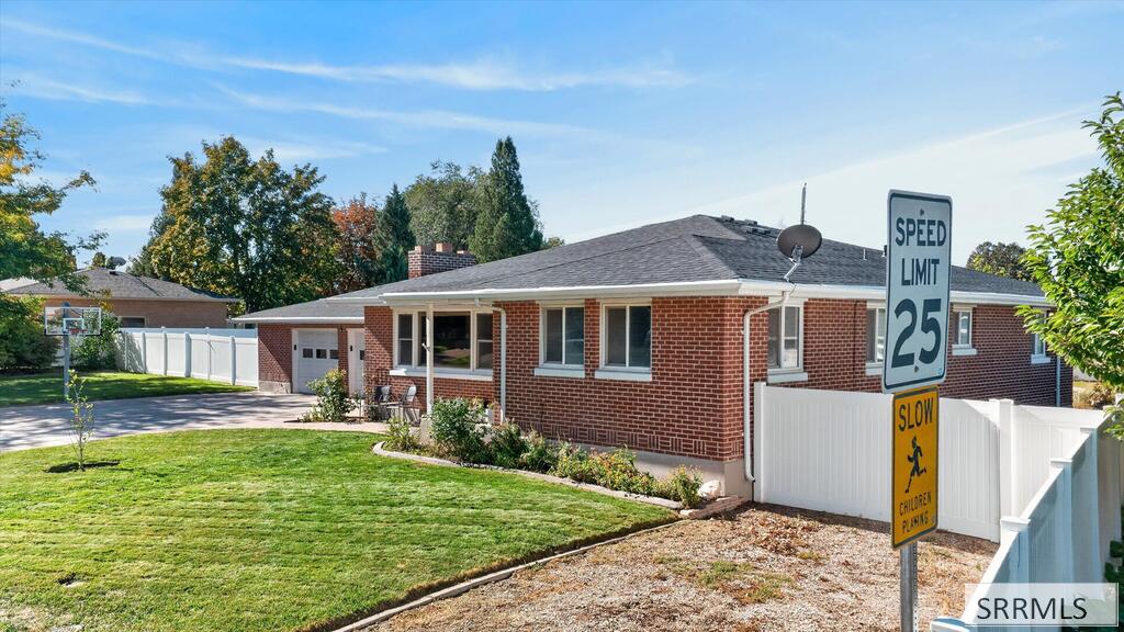 987 Taney Lane Property Photo 3