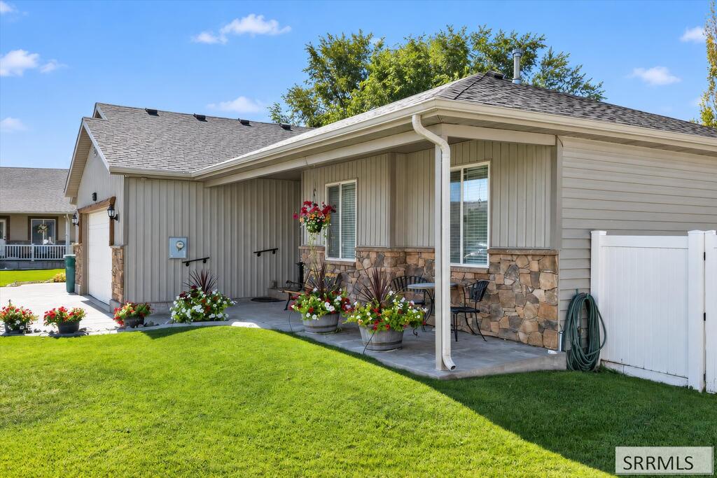 2189708 Property Photo 2