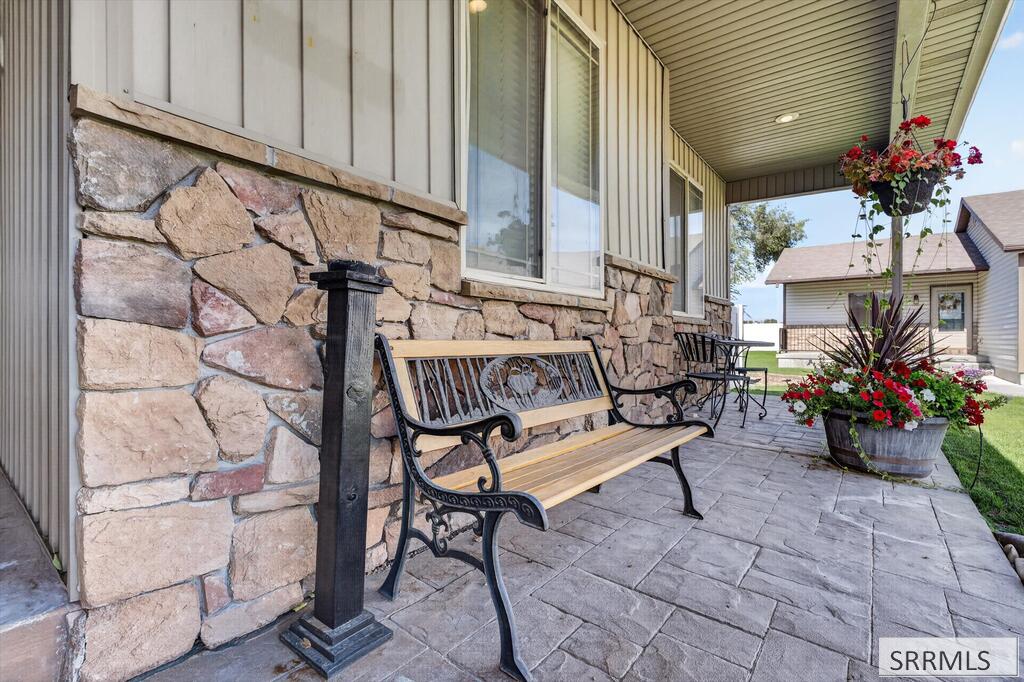 2189708 Property Photo 3